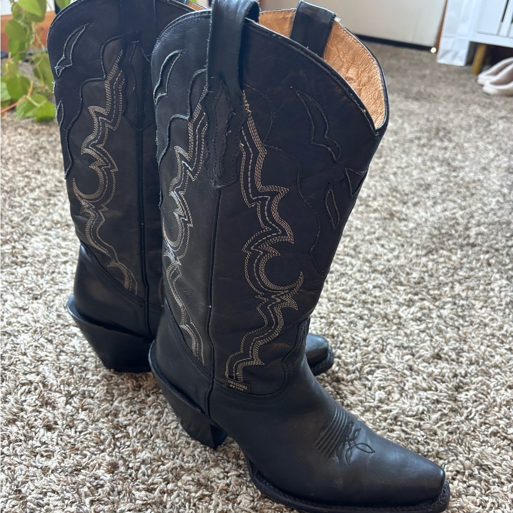 Women's Black Embroidered Western Heeled Boots